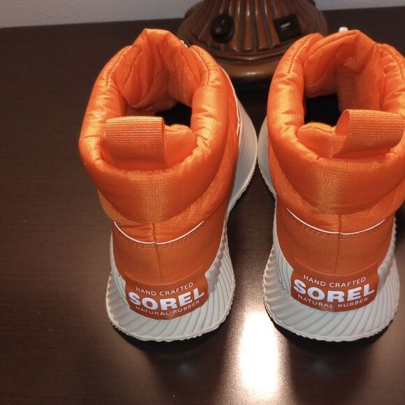 🆕🎉Sorel Out N About Puffy Zip Boots in Heatwave Fawn - Picture 4 of 10